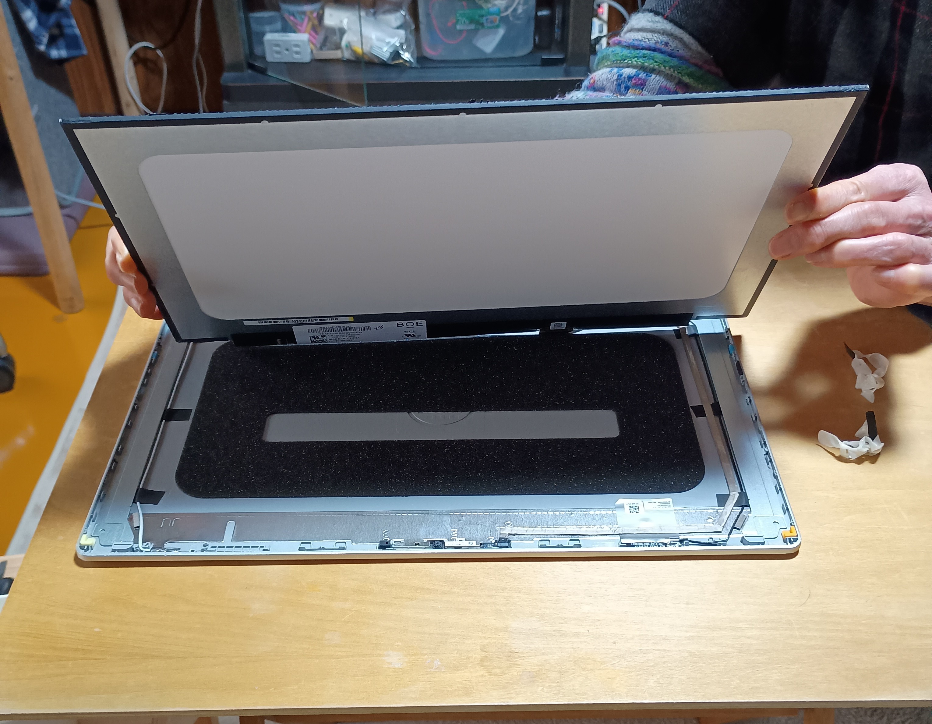 824-4_laptop_20251229